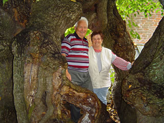 Dei Verfater un sien Fru lachen ut dei Linn