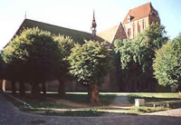 G&uuml;strow, Dom