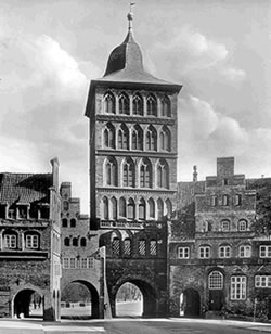 Borgdoor vun de Binnensiet. Klick op to'n Vergr&ouml;ttern!