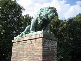 L&ouml;&ouml;w an de Borgdoorbr&uuml;&uuml;ch.  Klick op to'n Vergr&ouml;ttern!