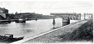 De Herrenbr&uuml;&uuml;ch 1906, nadem dat en Schipp ehr tweimaakt hett. Klick op to'n Vergr&ouml;ttern!