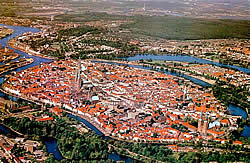 L&uuml;beck ut de Luft. Klick op to'n Vergr&ouml;ttern!