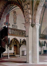 &Uuml;nner dat Gew&ouml;lv d&ouml;r is in'n Achtergrund de Lettner to sehn. Klick op to'n Vergr&ouml;ttern!