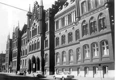 Dat Gerichtshuus. Klick op to'n Vergr&ouml;ttern!