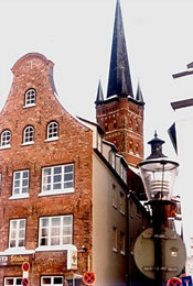 Ole H&uuml;&uuml;s bi de Petrikirch