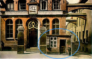 De Ingang na'n "Gotteskeller" (blage Krink). -- Klick op to'n Vergr&ouml;ttern!