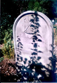 Grenzsteen op den Borgtoor-Freedhoff. - Klick op to'n Vergr&ouml;ttern!